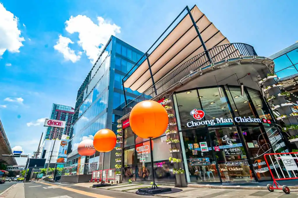 Choong Man Chicken restaurant at Summer Hub (Sukhumvit) with orange balloons and modern architecture.